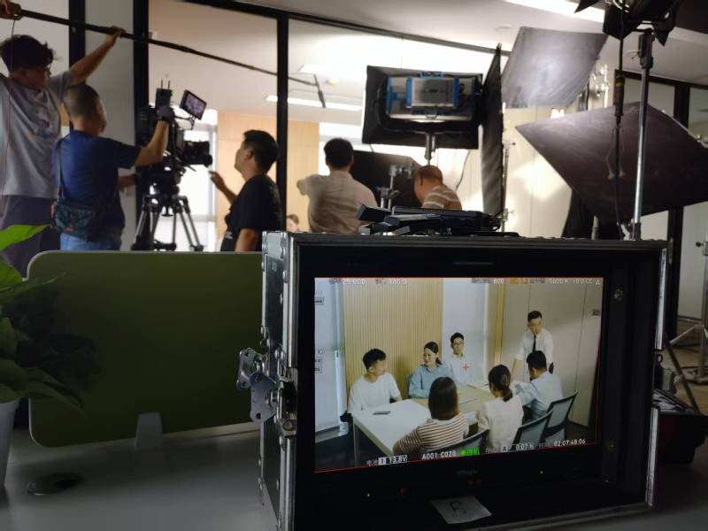朝阳县TVC拍摄公司：科技产品视觉化大师，诠释未来感与功能美学